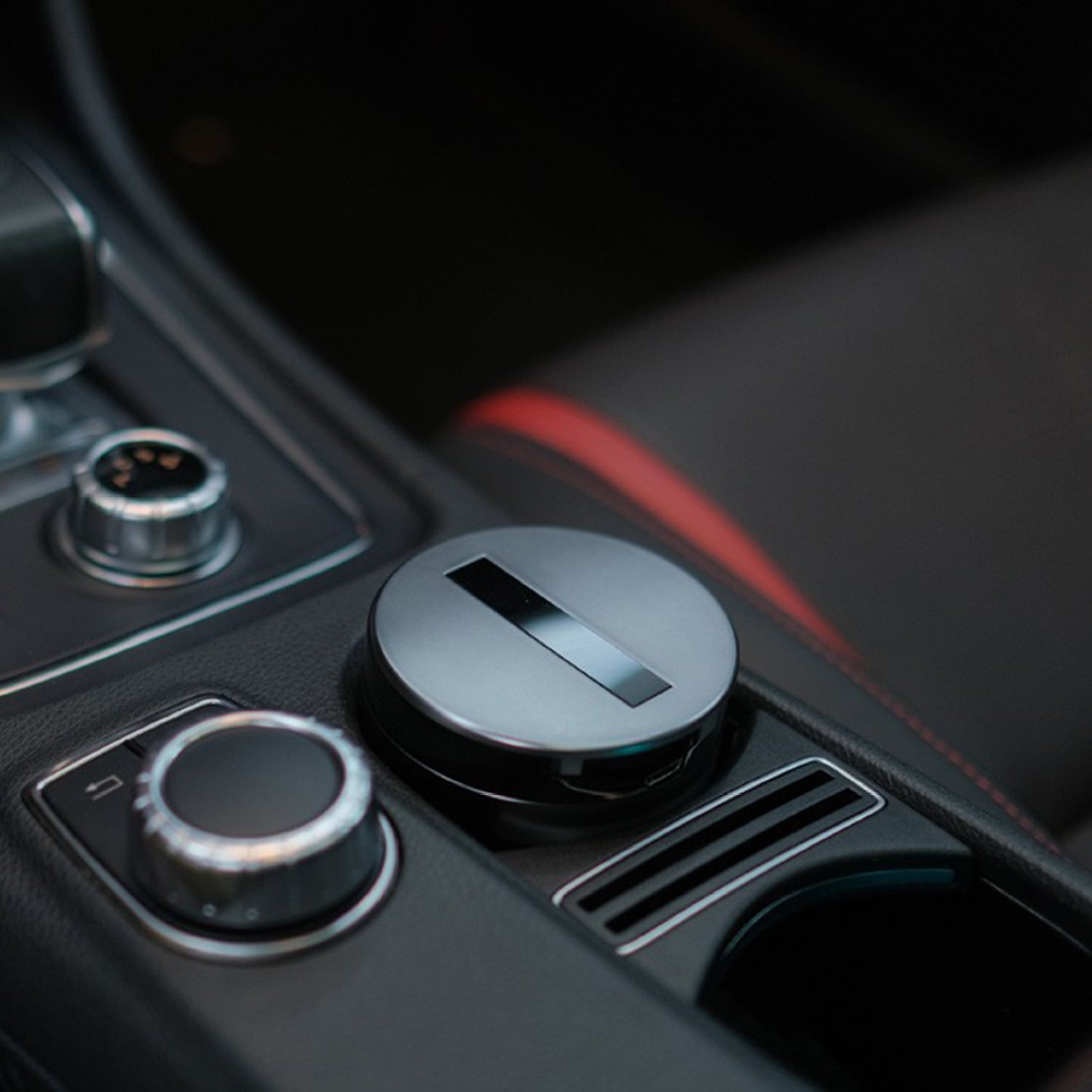 Auto automatischer Aschenbecher