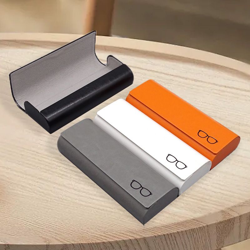 Minimalistisches Brillenetui aus Hartleder